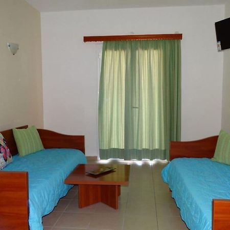 Paradiso Apartments Ипсос Екстериор снимка