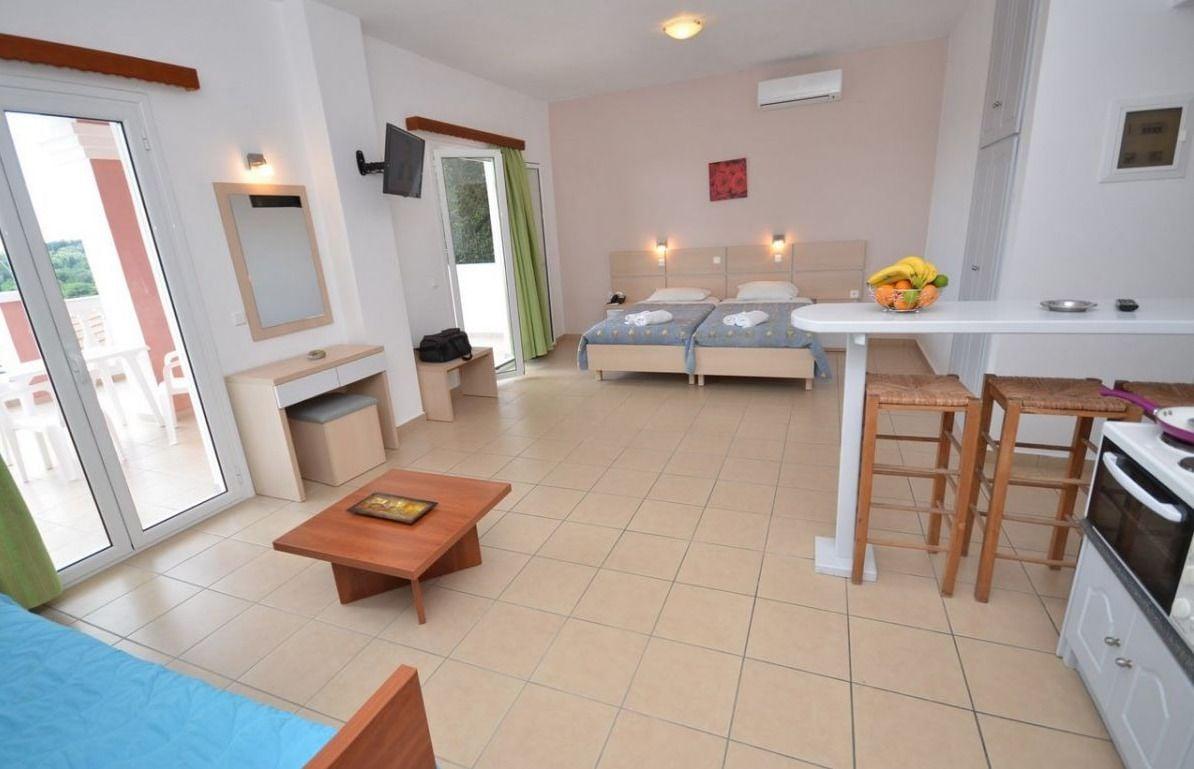 Paradiso Apartments Ипсос Екстериор снимка