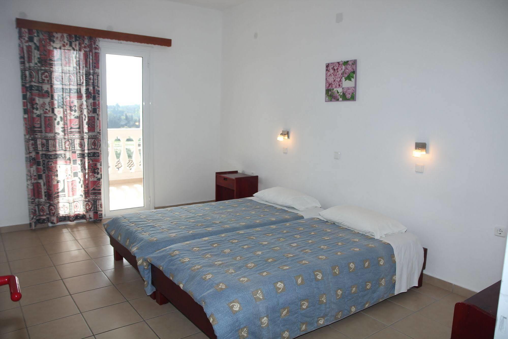 Paradiso Apartments Ипсос Екстериор снимка