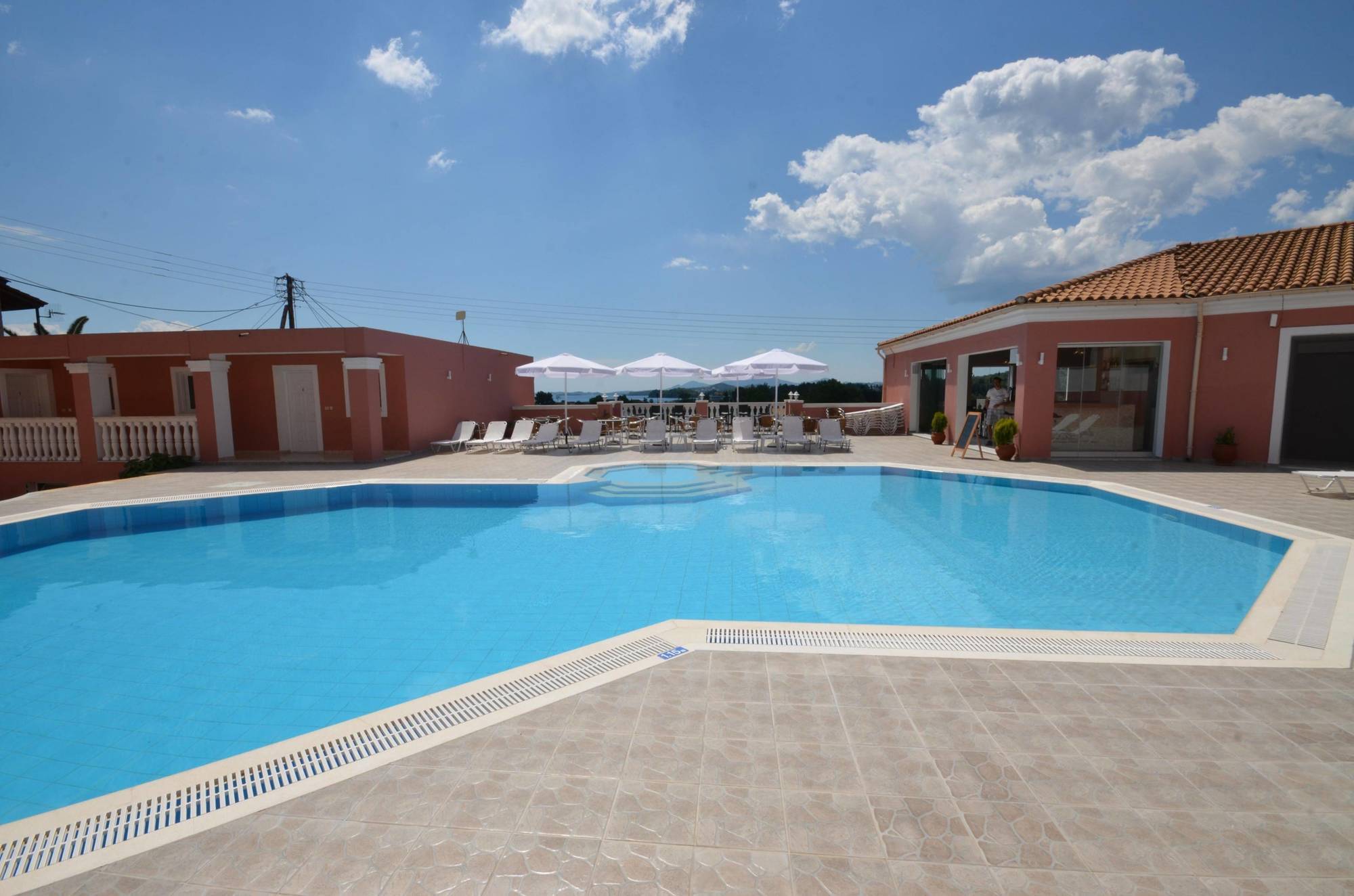 Paradiso Apartments Ипсос Екстериор снимка