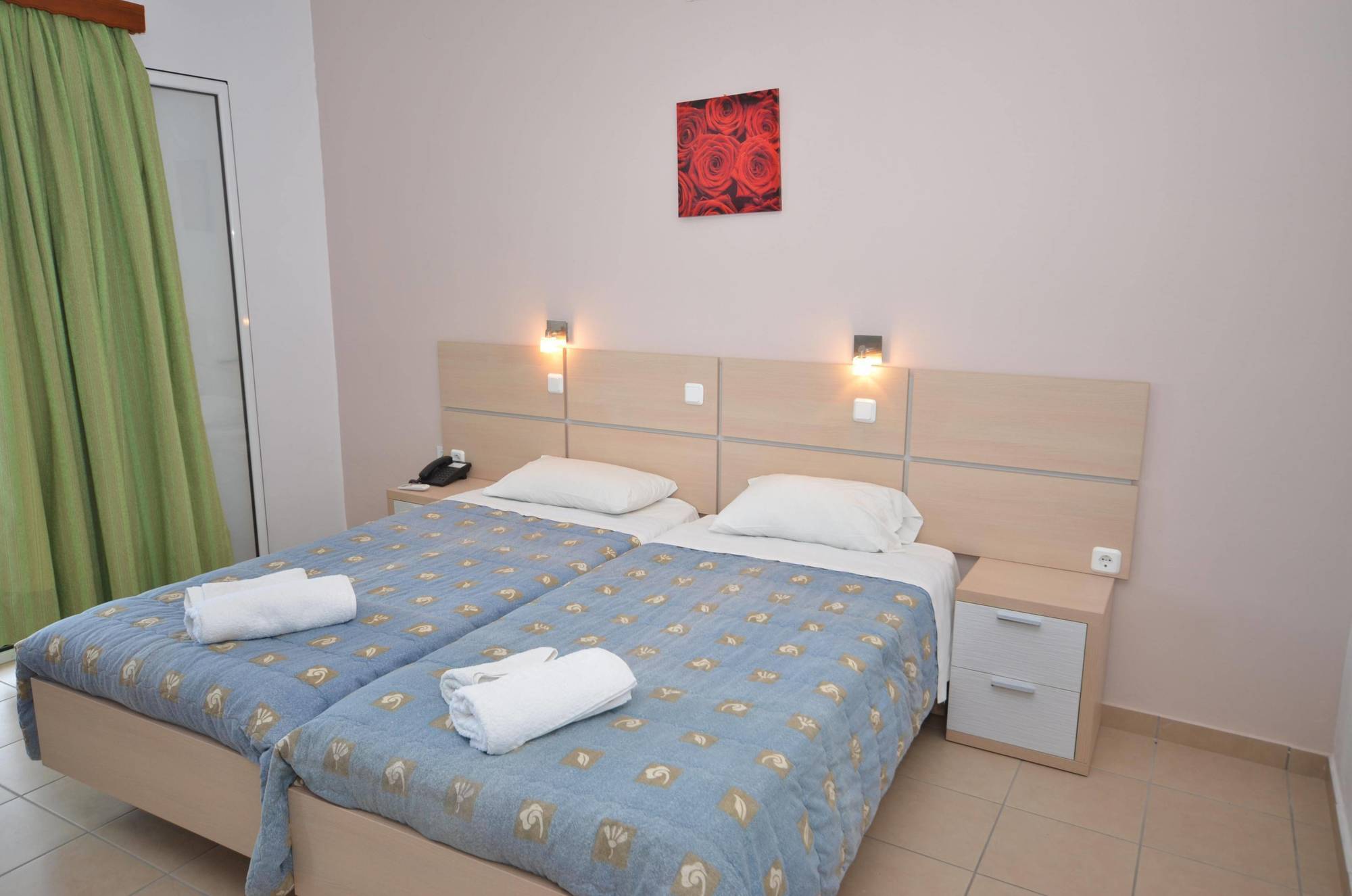 Paradiso Apartments Ипсос Екстериор снимка