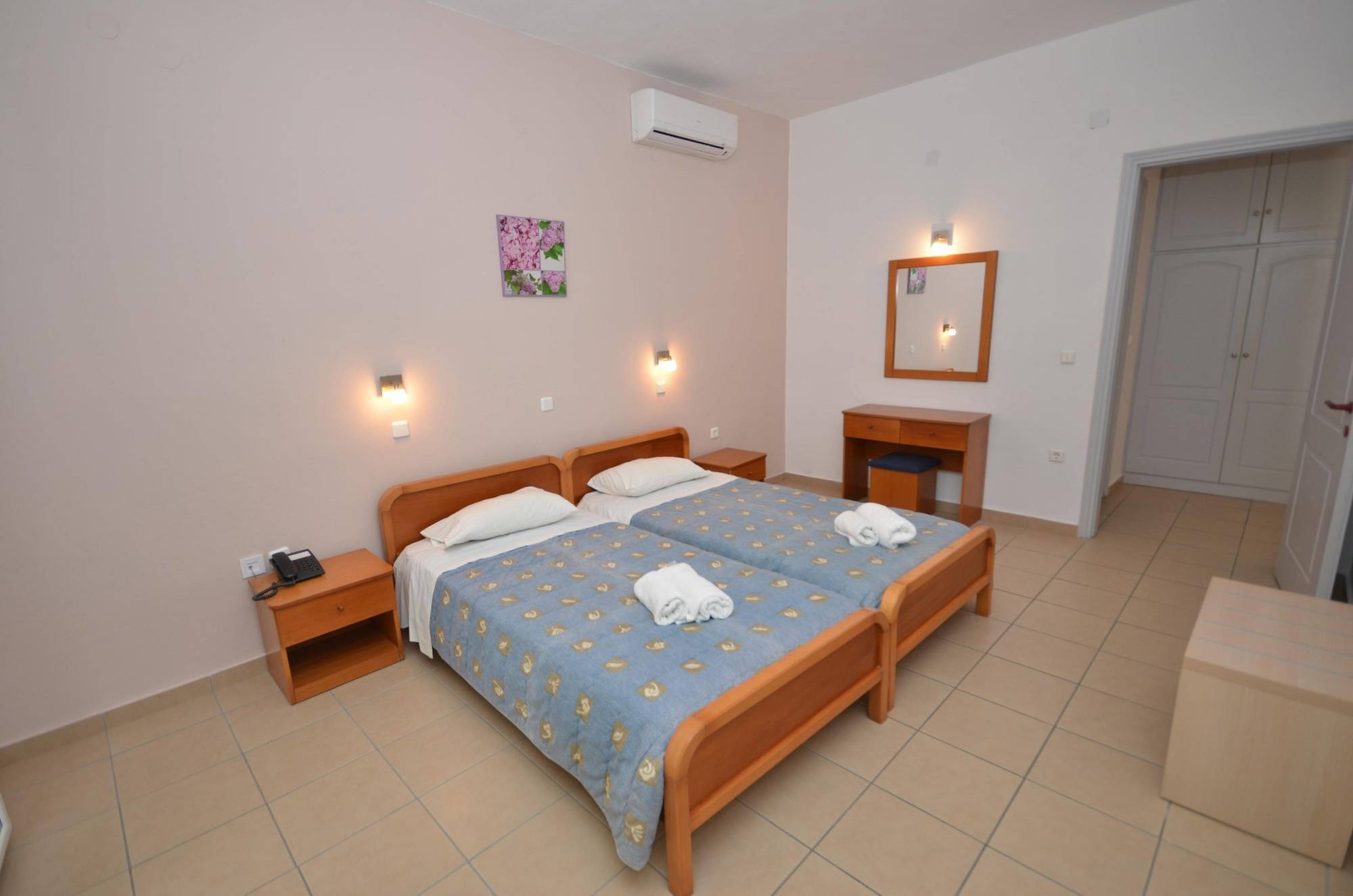 Paradiso Apartments Ипсос Екстериор снимка