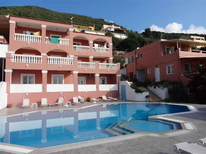 Paradiso Apartments Ипсос Екстериор снимка